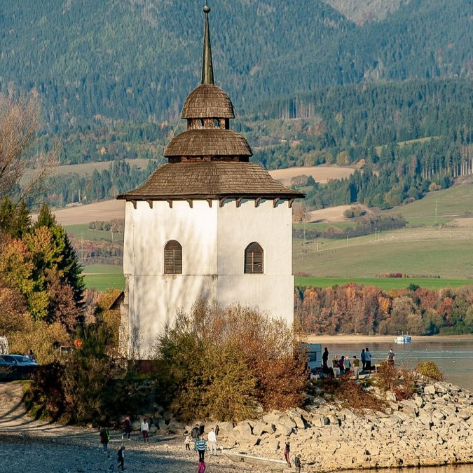 Matka chlapca, ktorý zomrel pri Liptovskej Mare, čelí obvineniu z vraždy. Sudca rozhodol o jej vzatí do väzby