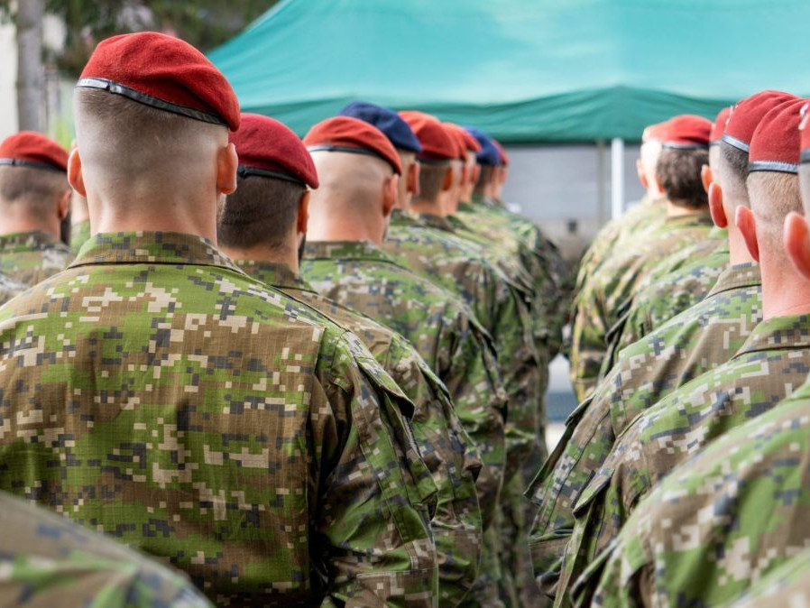 Na ilustračnej snímke slovenskí vojaci.