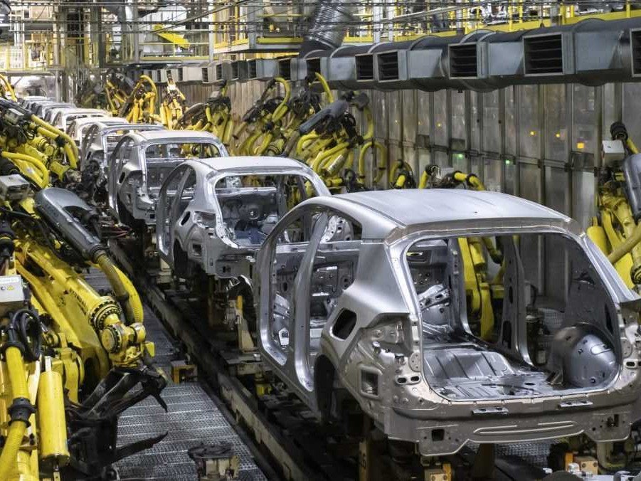 Na snímke výrobná hala automobilky Kia Slovakia.