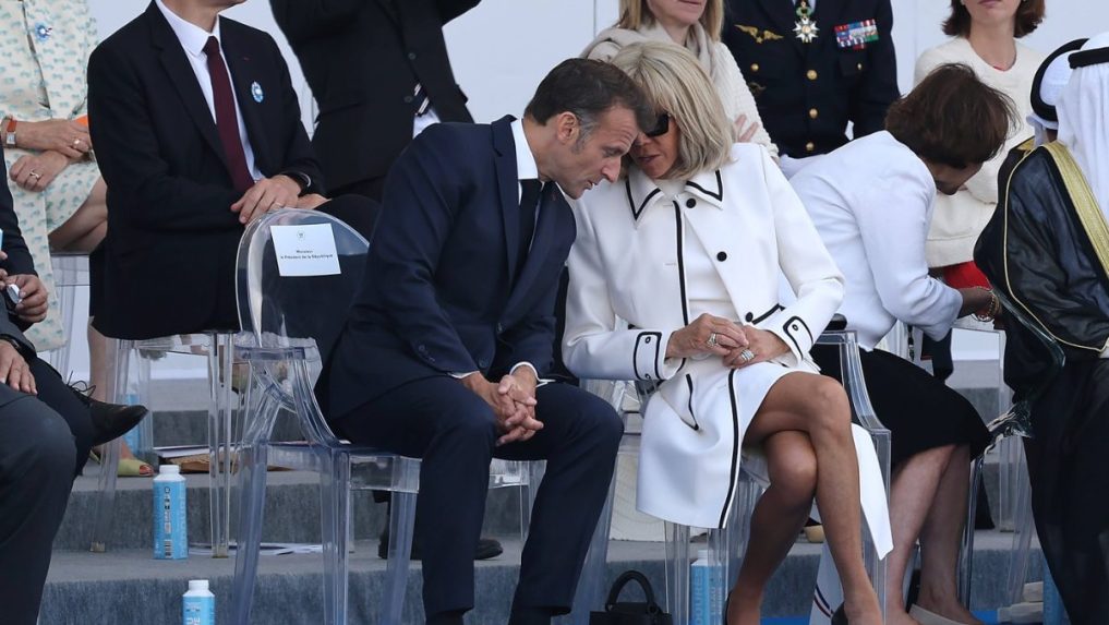 Na snímke Emmanuel Macron s manželkou Brigitte.