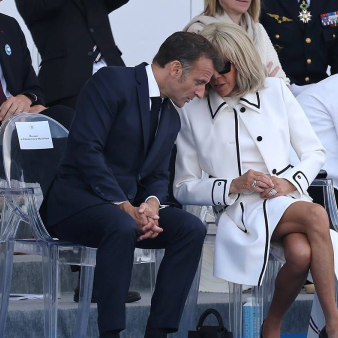 Na snímke Emmanuel Macron s manželkou Brigitte.