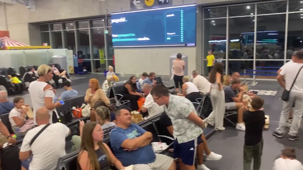Cestujúci uviazli na letiskách v Solúne aj v Košiciach.