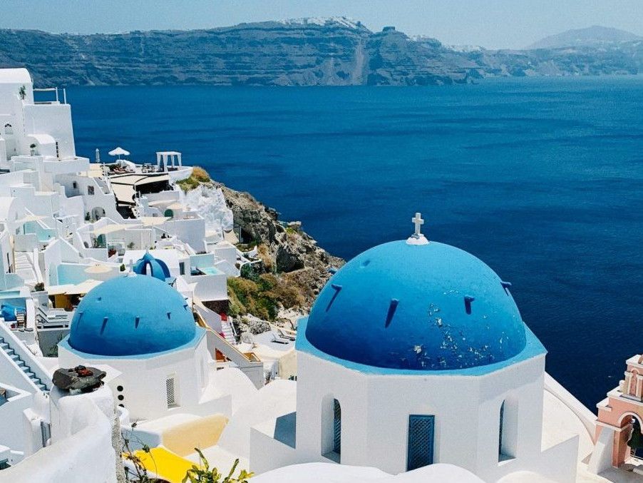 Grécky ostrov Santorini ročne priláka až dva milióny turistov.