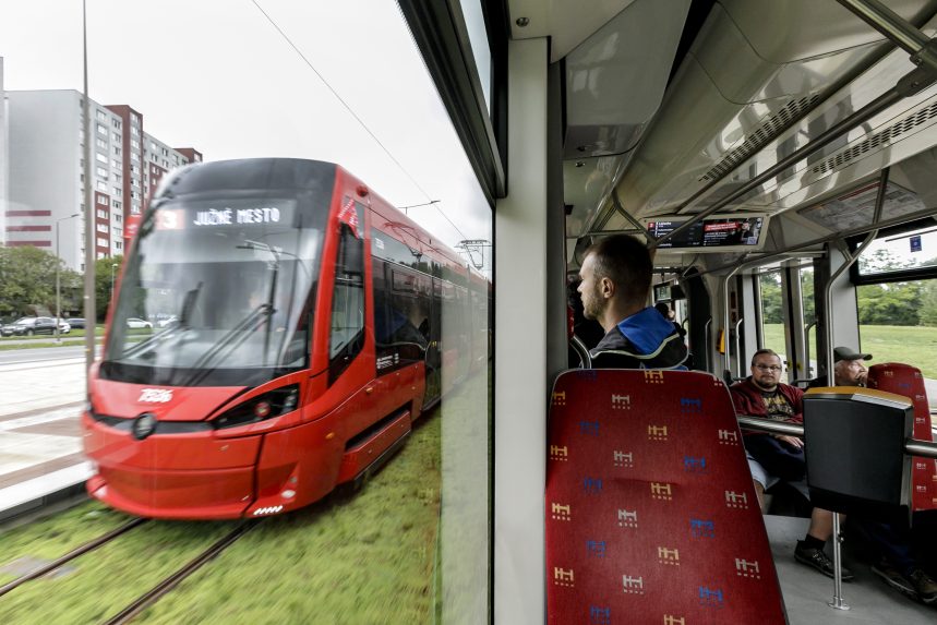 cestujÃƒÂºci v elektriÃ„Âke
