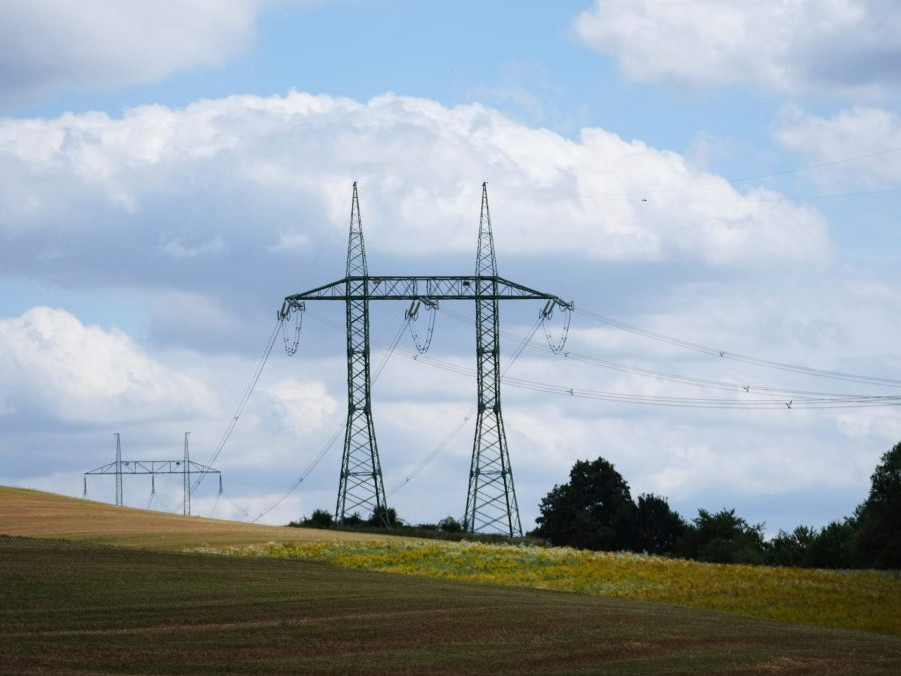 stĺpy elektrického vedenia