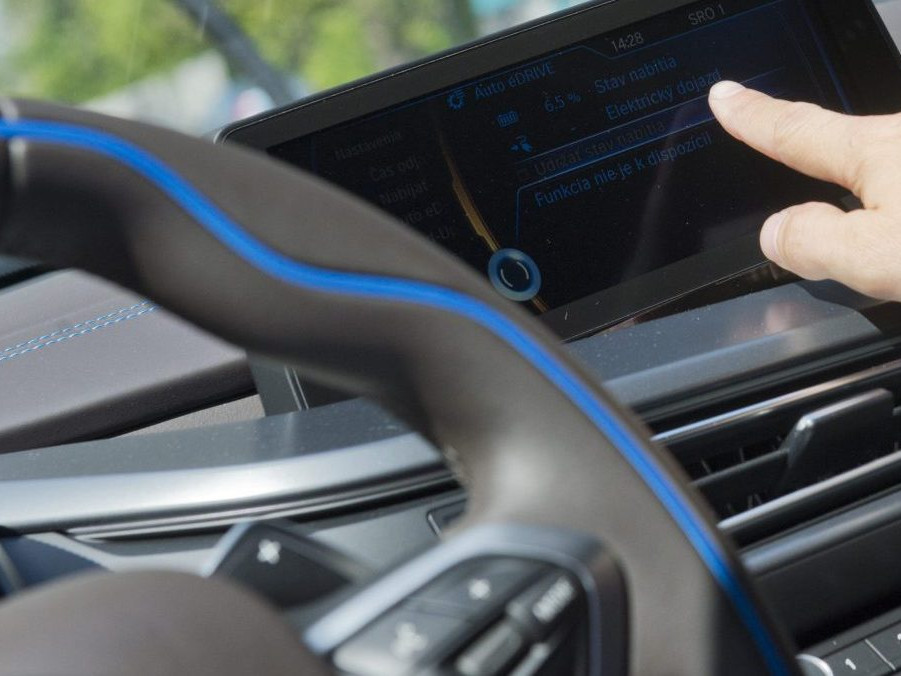 Na ilustračnej snímke interiér elektroauta.