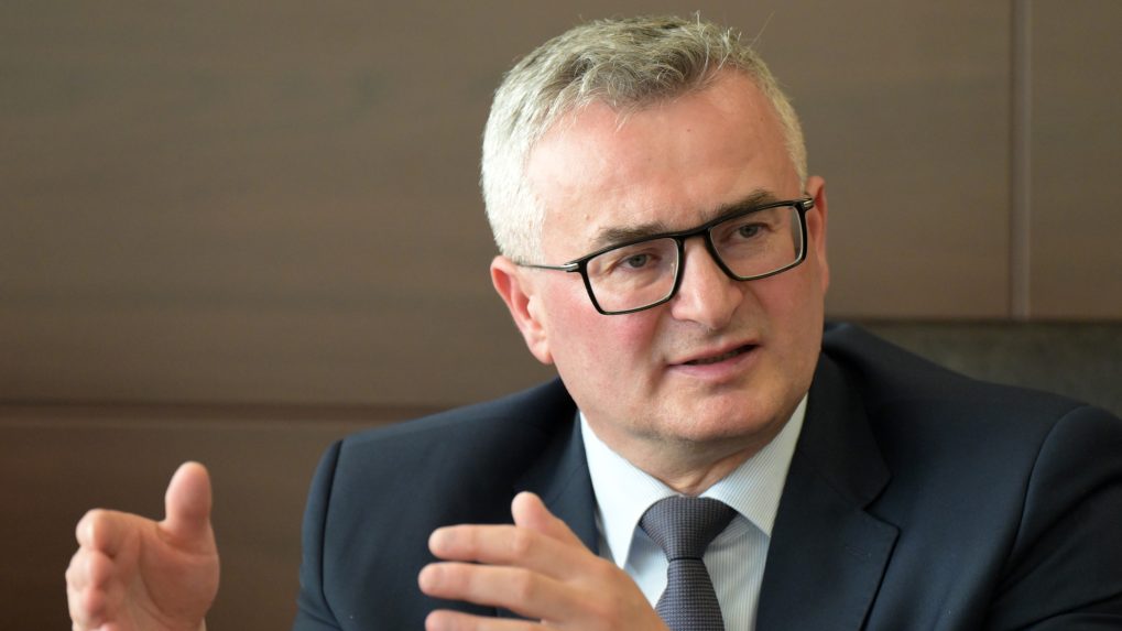 Ústavný súd už takmer dva roky funguje v neúplnom počte. Jeho predseda Fiačan zvažuje vystúpenie v parlamente