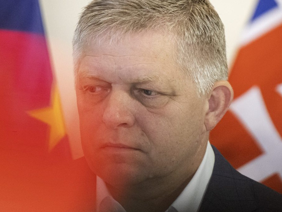 a snímke predseda vlády SR Robert Fico (Smer-SD)