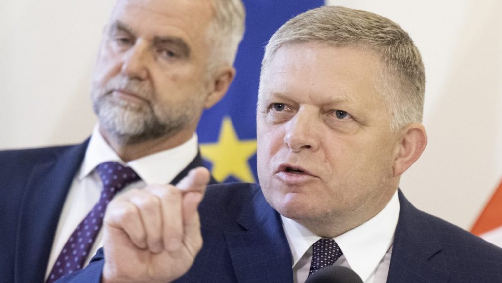Na snímke Robert Fico a Tibor Gašpar.