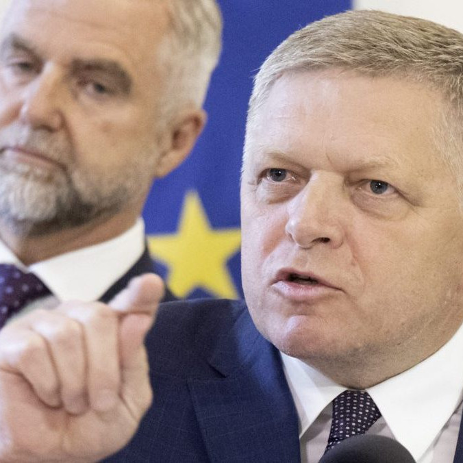Na snímke Robert Fico a Tibor Gašpar.