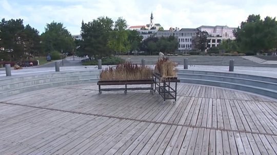 Nefunkčná fontána v centre Nitry.