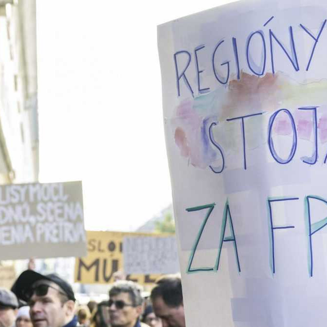 Archívna snímka z decembrového zhromaždenia "Postavme sa za FPU!".