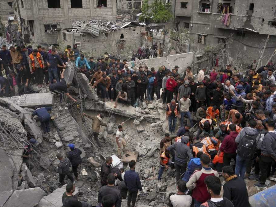 Na snímke Gaza po izraelských útokoch.