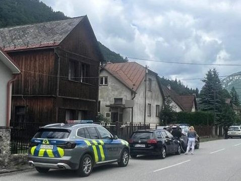 Na snímke dom, v ktorom sa zabarikádoval útočník.