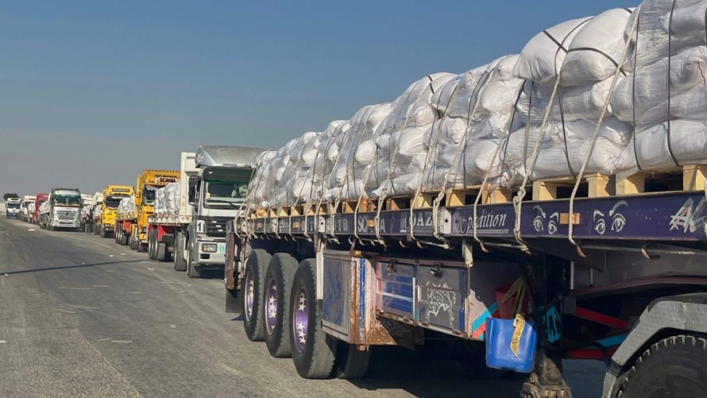FOTO: OSN distribuovala v Pásme Gazy humanitárnu pomoc z vyše 120 kamiónov. Obetí masového hladovania pribúda