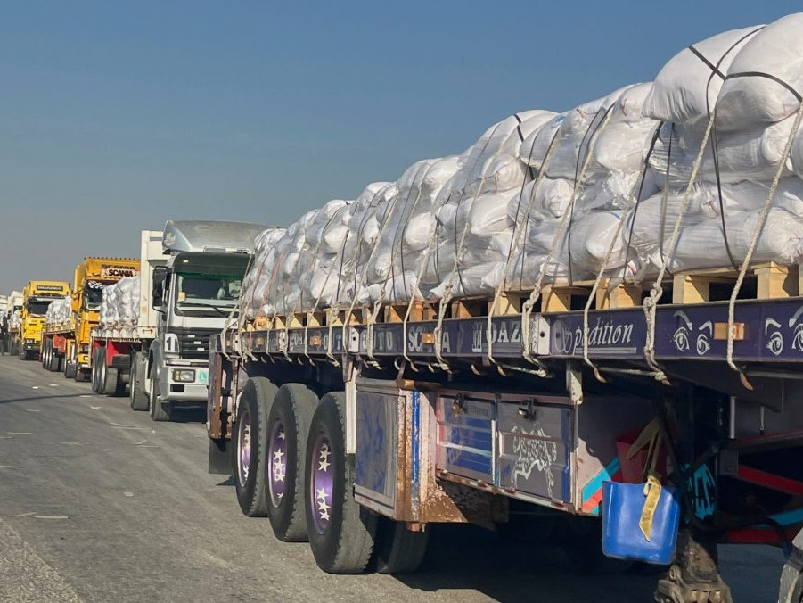 FOTO: OSN distribuovala v Pásme Gazy humanitárnu pomoc z vyše 120 kamiónov. Obetí masového hladovania pribúda