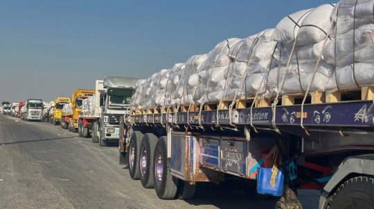 FOTO: OSN distribuovala v Pásme Gazy humanitárnu pomoc z vyše 120 kamiónov. Obetí masového hladovania pribúda
