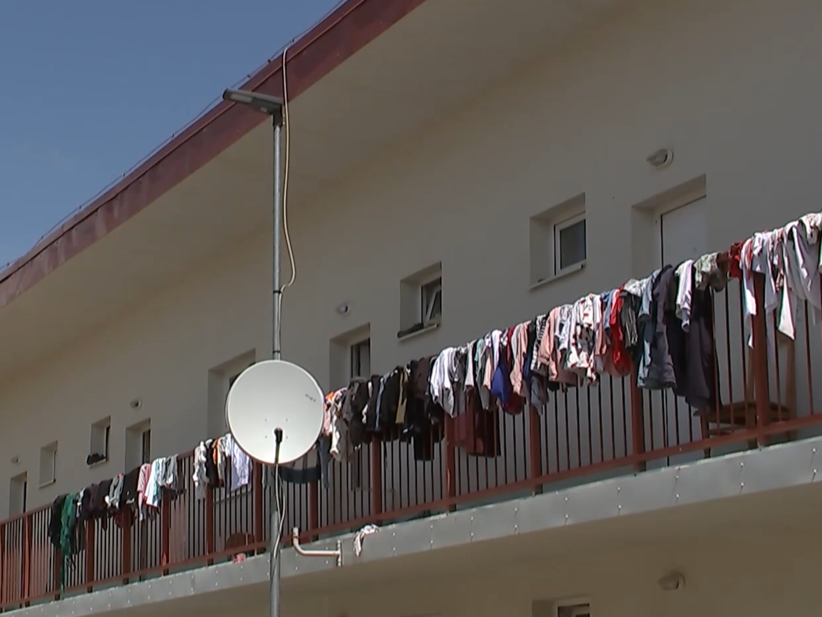 V osade býva asi 8,5-tisíc Rómov.