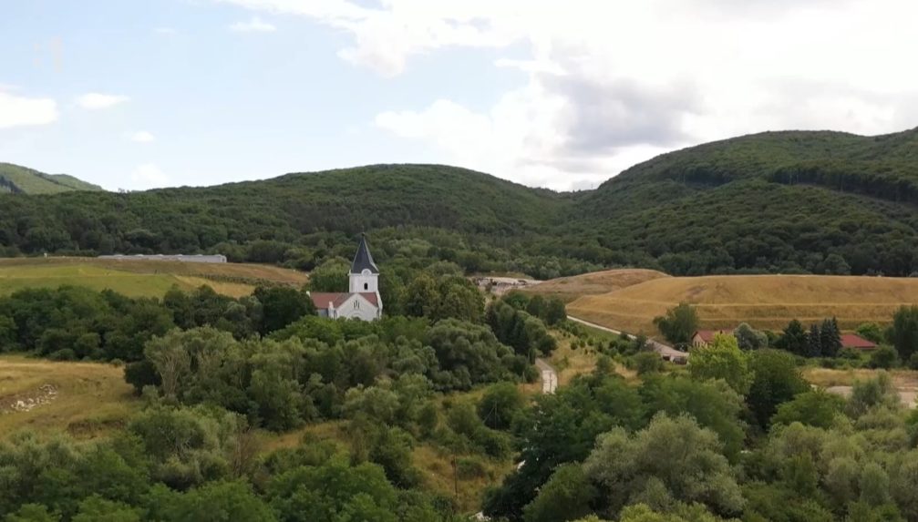Tragický zánik obce: Horné Opatovce sú známe ako slovenský Černobyľ. Prvé ochoreli kravy, vysťahovať sa napokon museli všetci