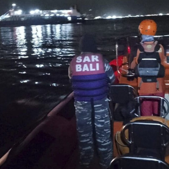 Na Bali sa potopil trajekt. Hlásia najmenej šesť obetí a desiatky nezvestných