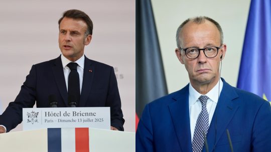 Na snímke francúzsky prezident Emmanuel Macron a nemecký kancelár Friedrich Merz.