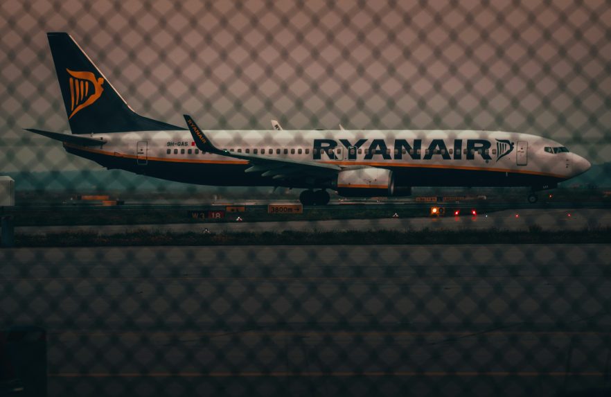 V lietadle Ryanair sa spustil falošný poplach. Medzi cestujúcimi nastala panika, viacerí utrpeli zranenia