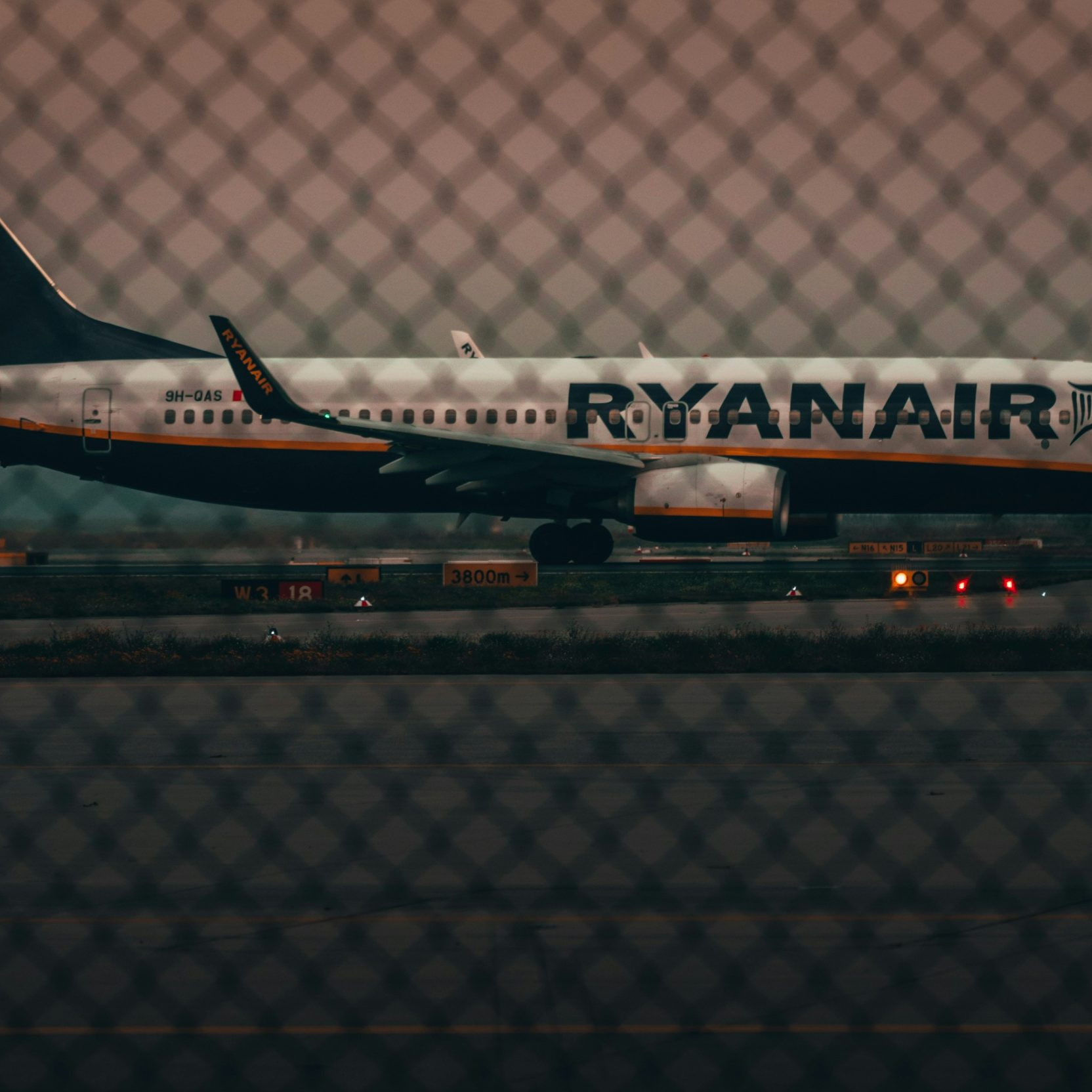 V lietadle Ryanair sa spustil falošný poplach. Medzi cestujúcimi nastala panika, viacerí utrpeli zranenia