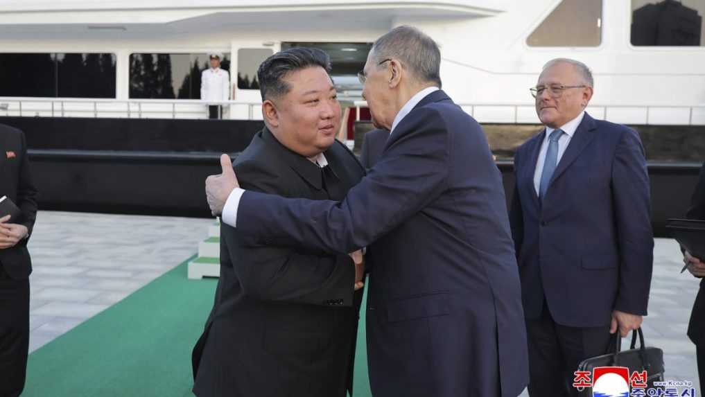 Kim Čong-un počas stretnutia s Lavrovom vyjadril podporu Rusku vo vojne na Ukrajine