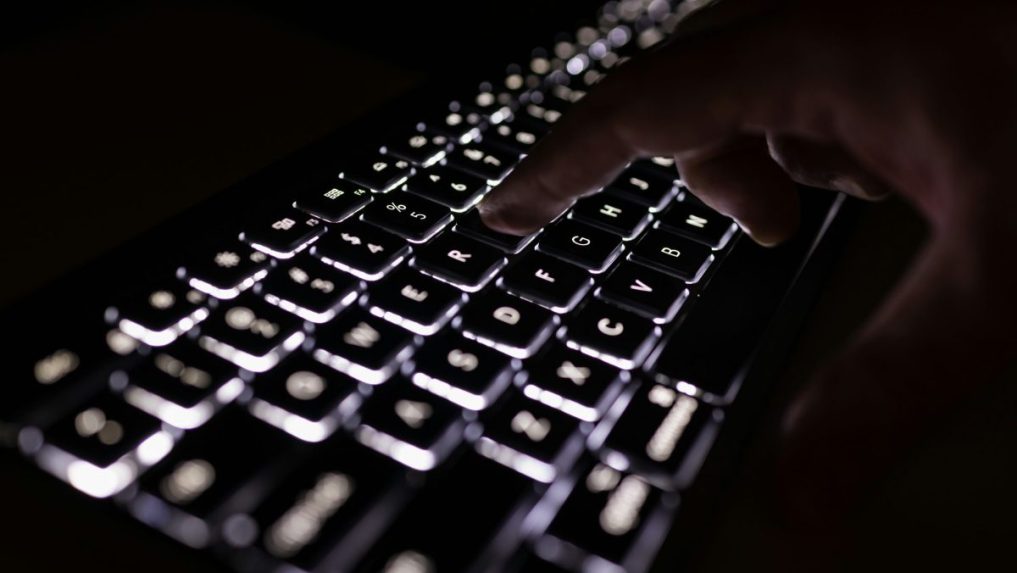 Kybernetický útok v Nemecku dočasne znefunkčnil vládne webové stránky. Stojí za ním proruská hackerská skupina
