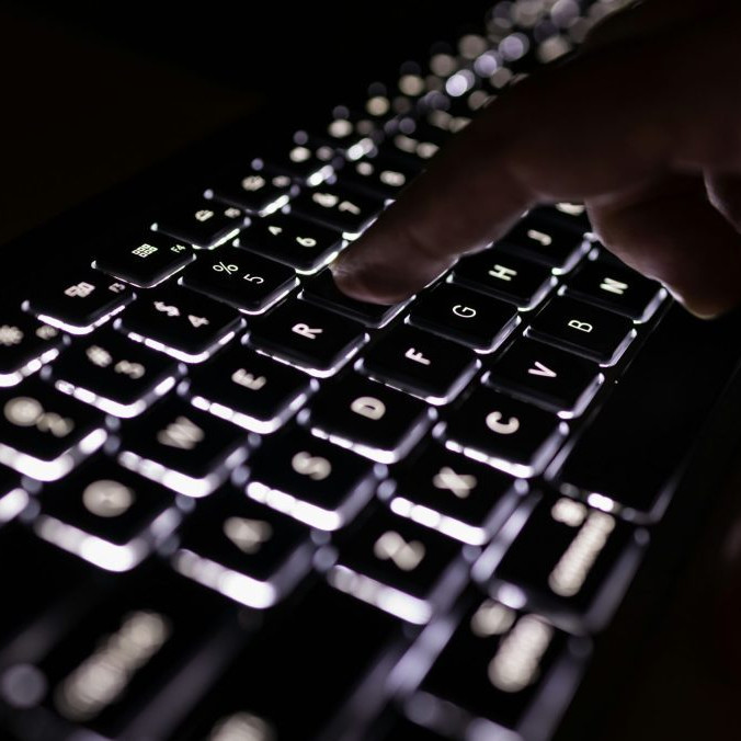 Kybernetický útok v Nemecku dočasne znefunkčnil vládne webové stránky. Stojí za ním proruská hackerská skupina