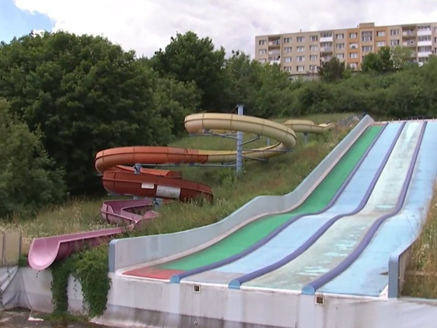 Na snímke opustené kúpalisko Triton.