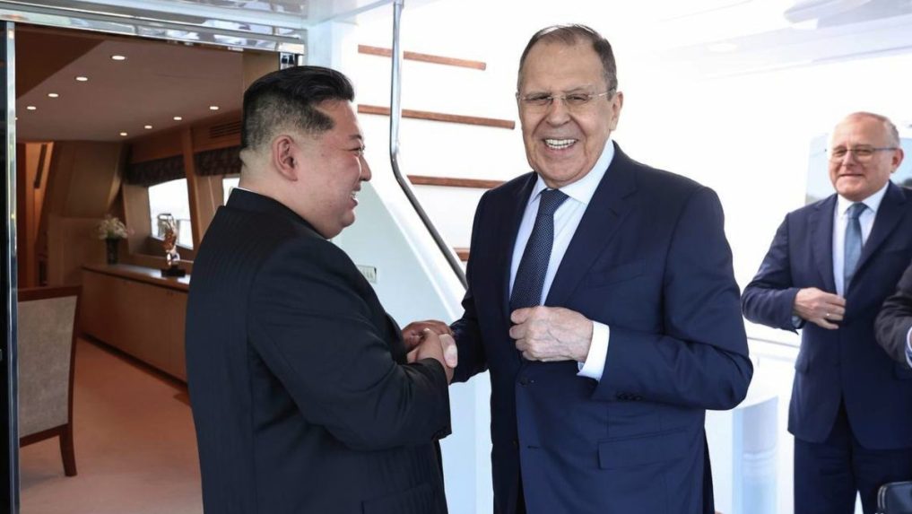Ruský šéf diplomacie Sergej Lavrov sa stretol so severokórejským lídrom Kim Čong-unom