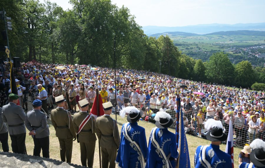 Levočská púť privítala státisíce veriacich: Na Mariánsku horu kráčali zdraví, chorí, mladí aj starí
