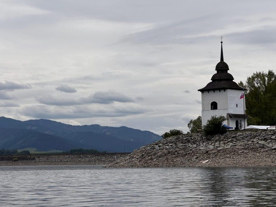 Na snímke Kostol Panny Márie pri Liptovskej Mare počas otvorenia letnej sezóny na Liptove.