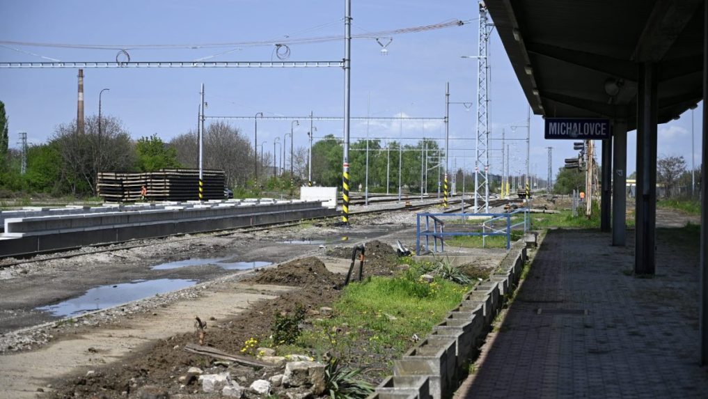 Elektrifikácia železničnej trate na Zemplíne sa predĺži: Dôvodom sú technické a realizačné problémy