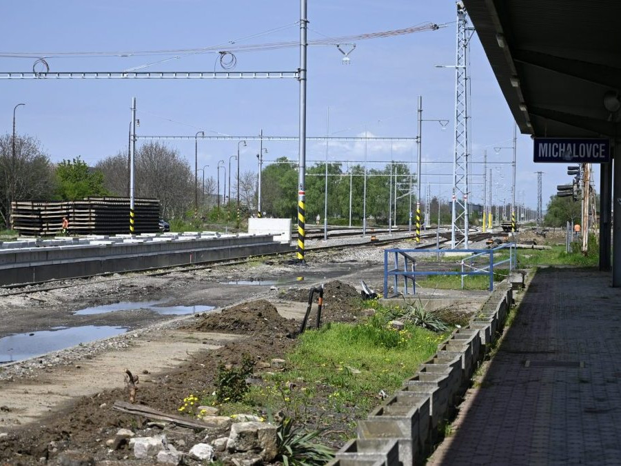 Elektrifikácia železničnej trate na Zemplíne sa predĺži: Dôvodom sú technické a realizačné problémy