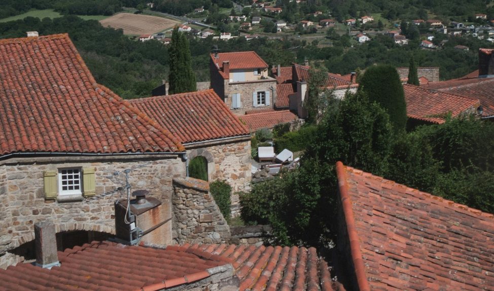 Starobylé francúzske mestečko ponúka domy za euro. Záujemcovia nemusia byť Francúzi, nemusia ani splniť špeciálne podmienky