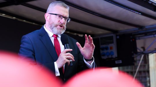 Na archívnej snímke zo 16. mája 2025 krajne pravicový poslanec Európskeho parlamentu (EP) Grzegorz Braun.