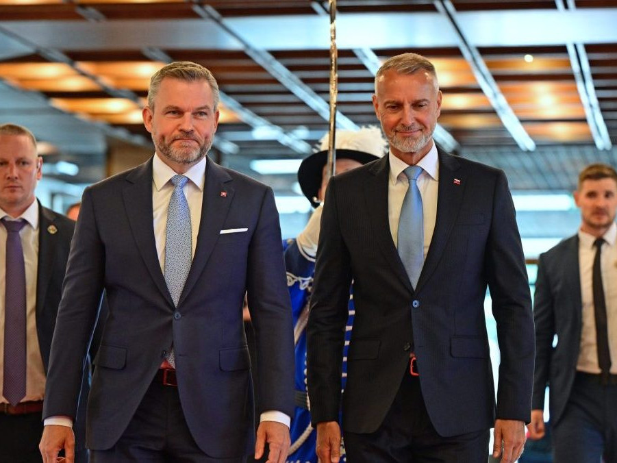 Na snímke Peter Pellegrini a Richard Raši.