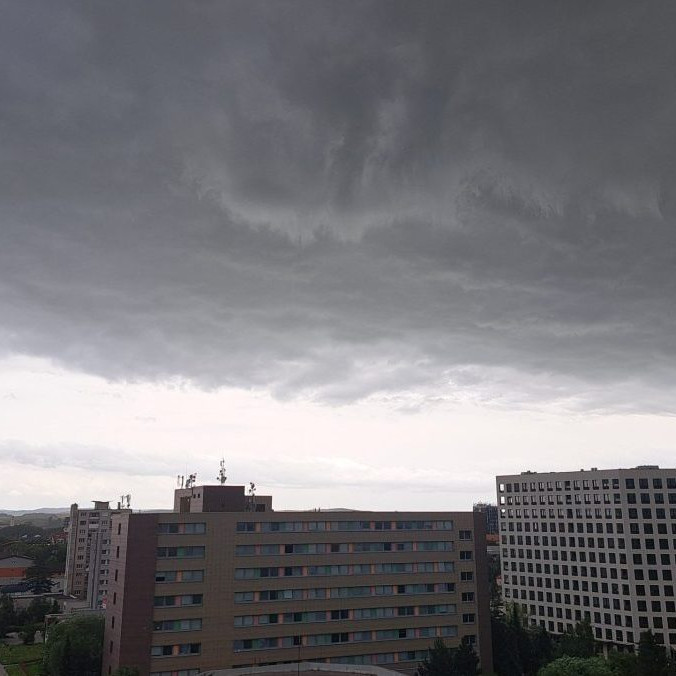 búrkové oblaky nad Popradom