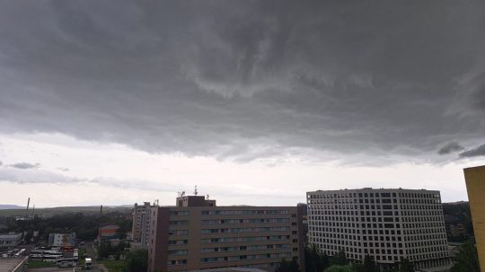 búrkové oblaky nad Popradom