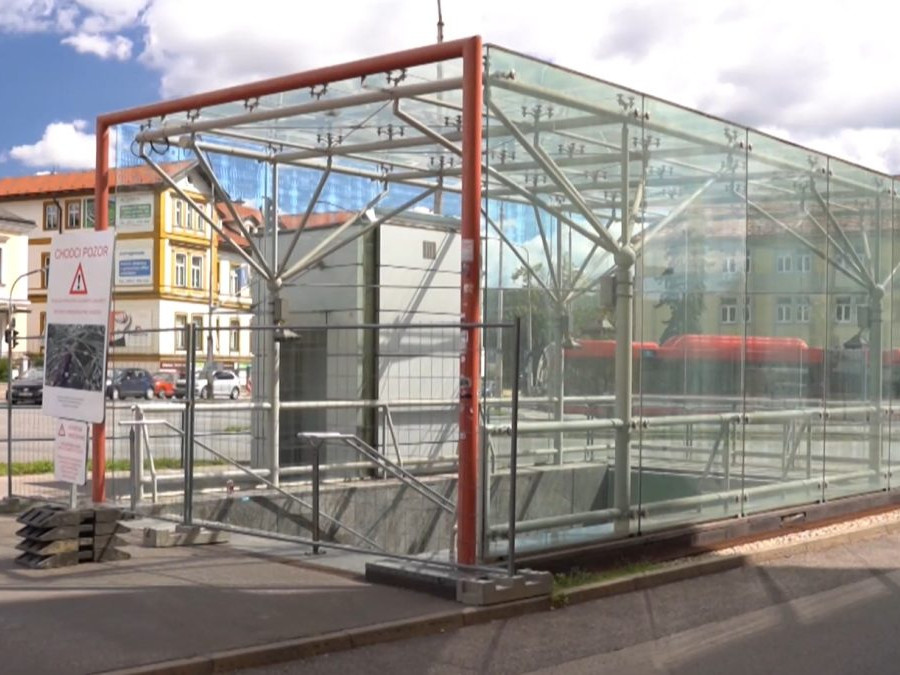 Zatvorený podchod v Trenčíne.