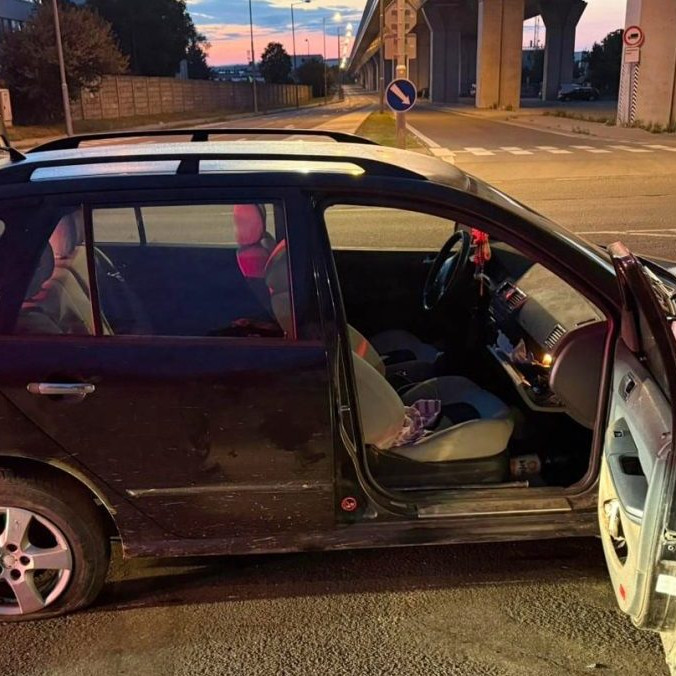 Mladík (18) unikal pred niekoľkými policajnými hliadkami desiatky kilometrov. Zastavili ho až varovné výstrely