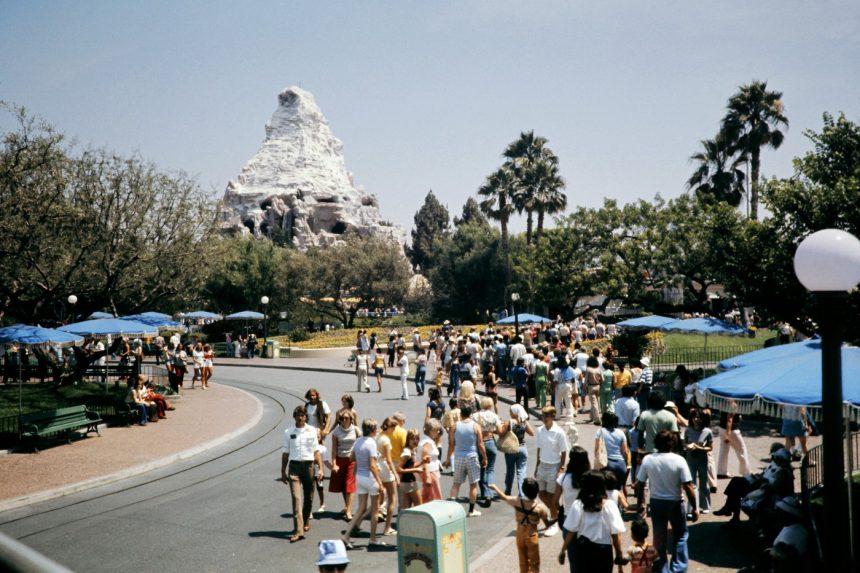 FOTO/VIDEO: Sen Walta Disneyho žije už 70 rokov. Legendárny zábavný park Disneyland v Los Angeles oslavuje jubileum
