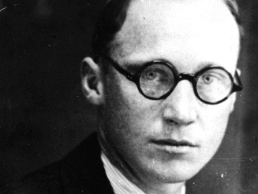 Učiteľa Johna Scopesa obvinili za to, že svojich žiakov učil evolučnú teóriu.