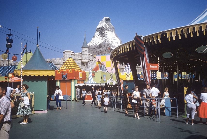 FOTO/VIDEO: Sen Walta Disneyho žije už 70 rokov. Legendárny zábavný park Disneyland v Los Angeles oslavuje jubileum