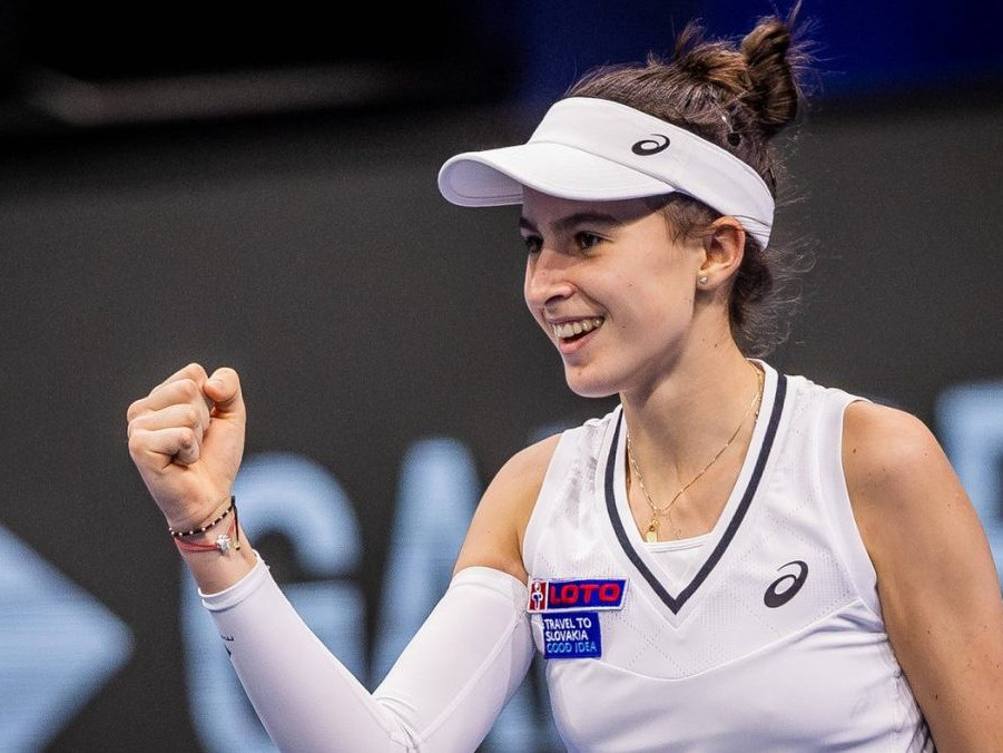 Pohánková postúpila na Wimbledone už do štvrťfinále dvojhry junioriek. Vo štvorhre sa do rovnakej fázy turnaja dostala Šupová