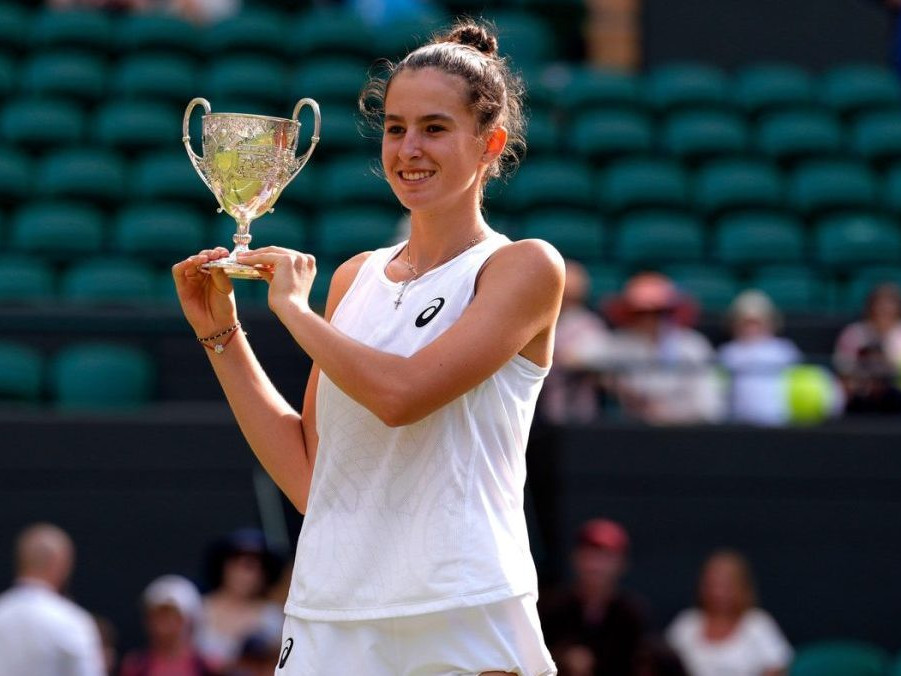 Slovensko má ďalšiu juniorskú grandslamovú šampiónku: Pohánková ovládla Wimbledon