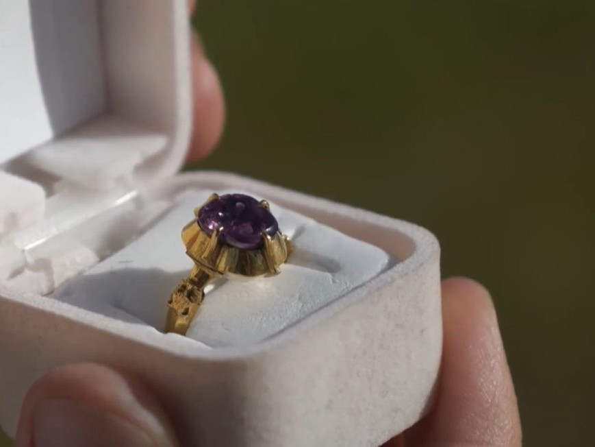 Na snímke prsteň z Pustého hradu.