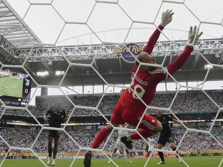 Brankár Juventusu počas zápasu proti Realu Madrid.